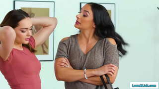 Busty stepmom ir įdukros turi slaptą romaną ir kūdikis gyvatės į milfs miegamasis ir jos bučinys.Lotynų ratlankiai jos, ir ji valgė jos šiknius