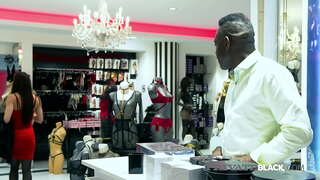 Gözəl Rachel Аджани olur yeni alt paltarları da seks-шопе BBC Eddy Blackstone və кончает qaynar анальную iclası ilə yaş отсосом, дилдо onun butt və спермой bu жопе! Tam film və hələ 1000 azn PrivateBlack.com !