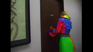 Метро - Заткнись ва бурс ба ман - саҳна 1