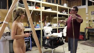 Айым Кристи Лаваларды Қол Кісенмен Байланысты Қолмен Және Емізу