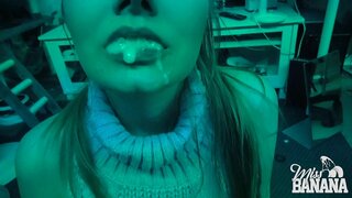 Blowjob yn y tywyllwch