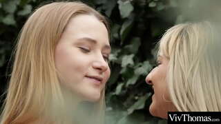 Sexy teen namoradas lamber uns dos outros molhado xoxotas